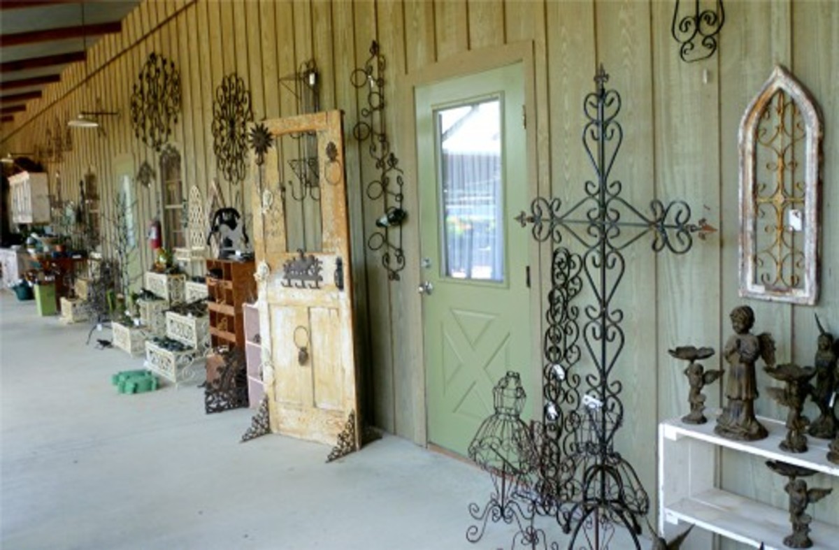 Martha's Bloomers in Navasota, Tx See Photos of Shops, Pots, Plants
