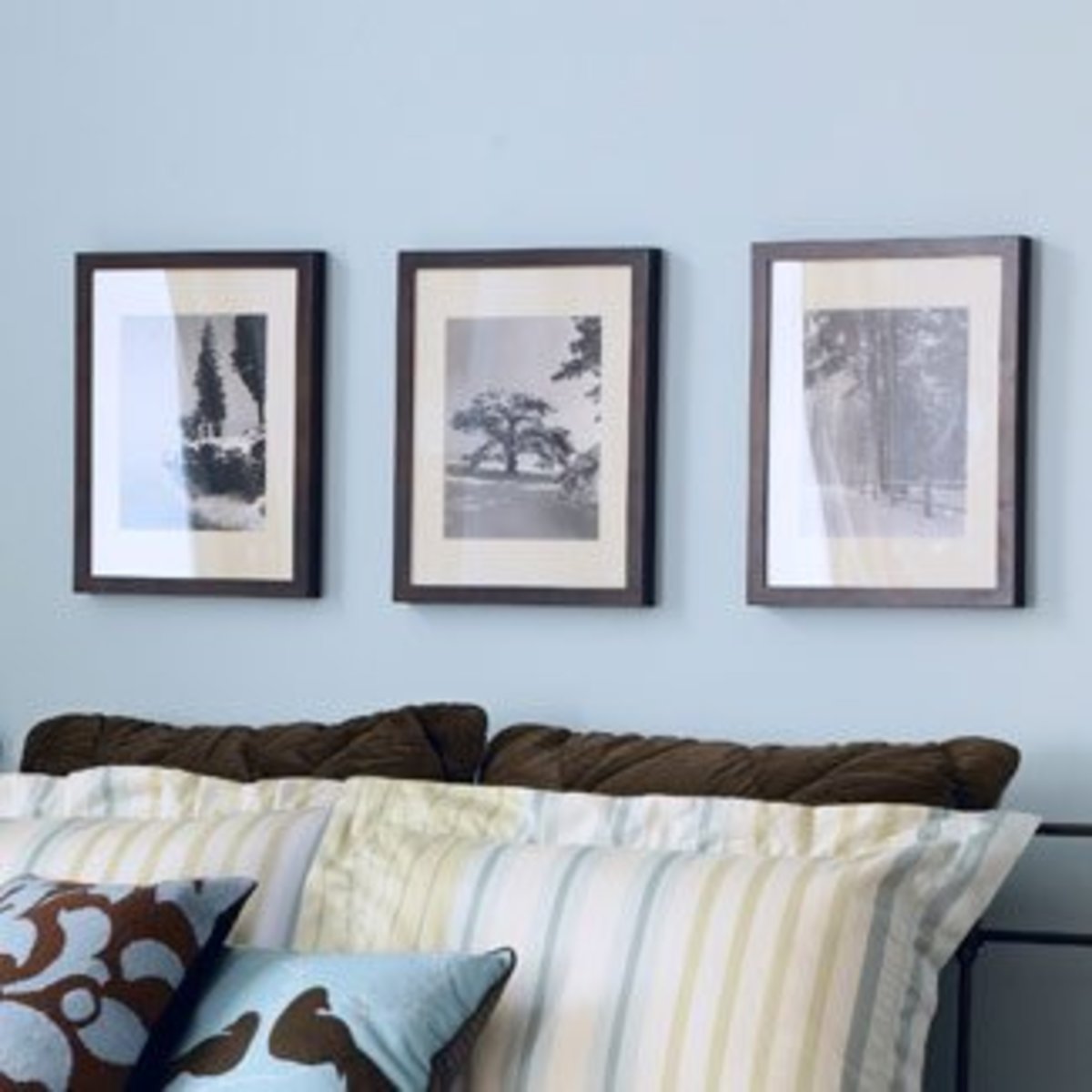 How to Hang Framed Pictures on Walls Dengarden