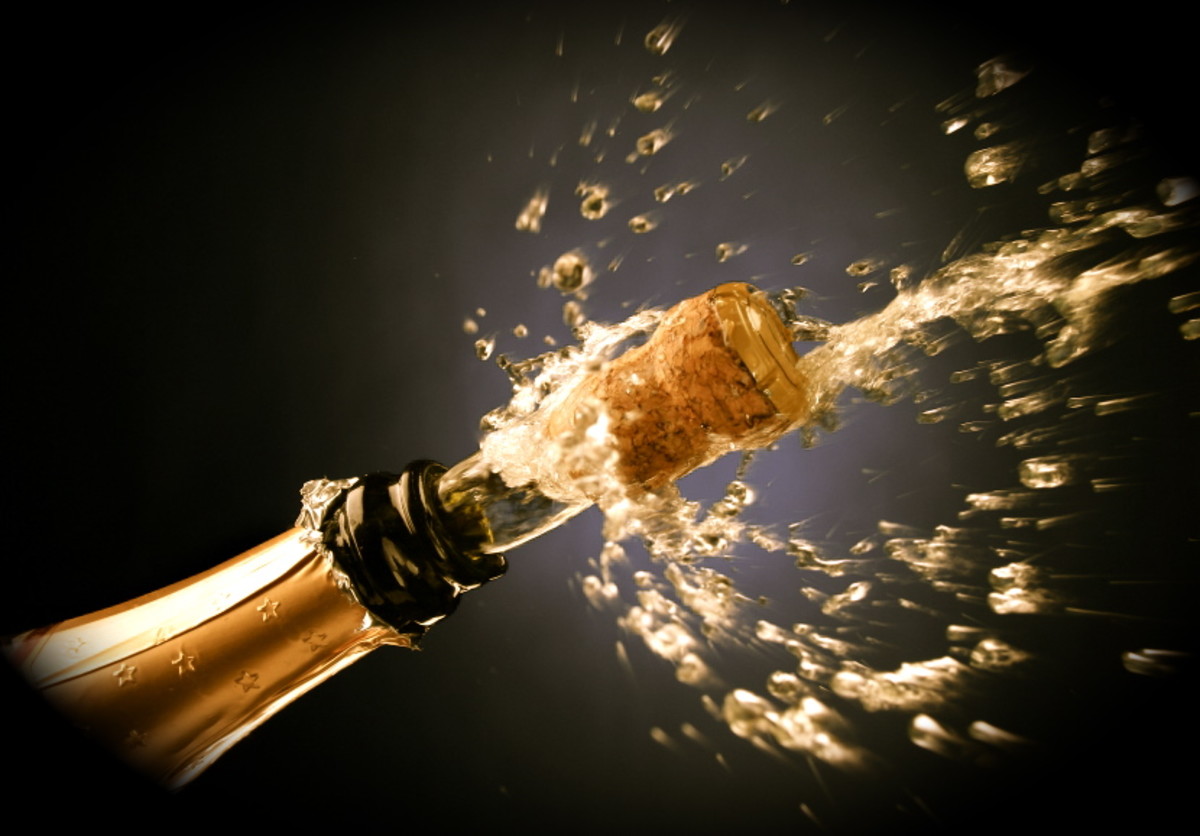 Champagne and Sparkling Wine Cocktails Celebrate in Style at Summer