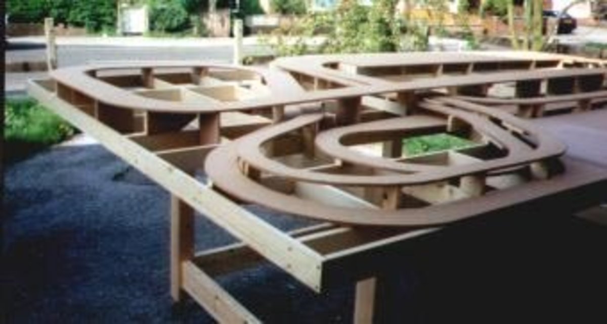 Beginners Guide to Building Model Railroad Benchwork & Model Railway