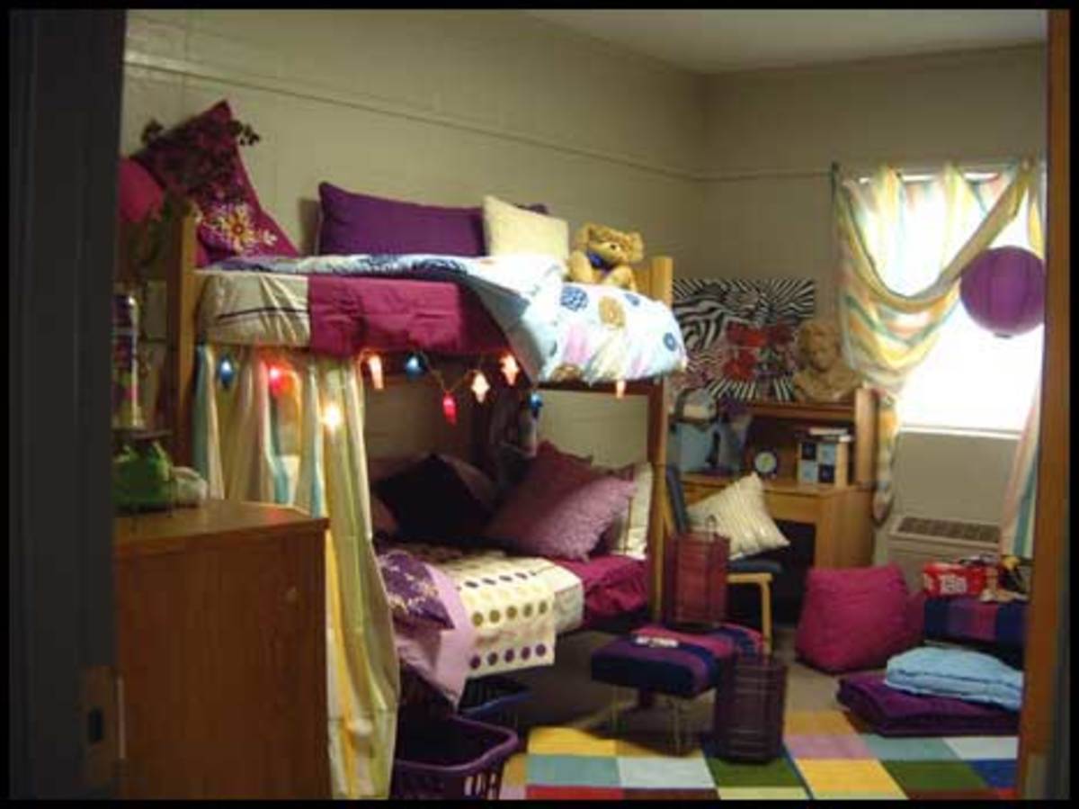4 Ways to Make the Most of the Top Bunk in a College Dorm Plus How