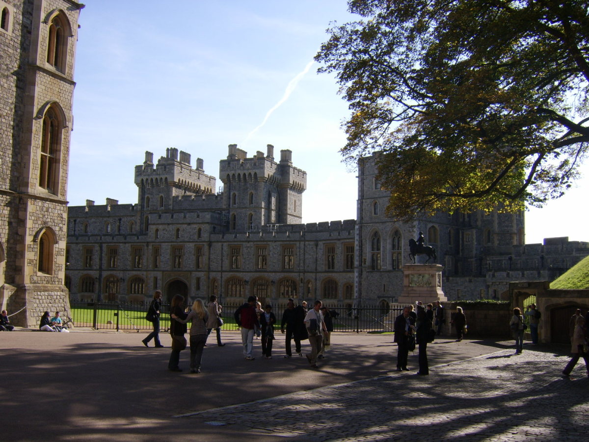 Windsor Castle The World's Biggest and Oldest Inhabited Castle