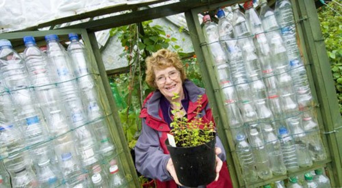 How to Build a Greenhouse Made From Plastic Bottles Dengarden