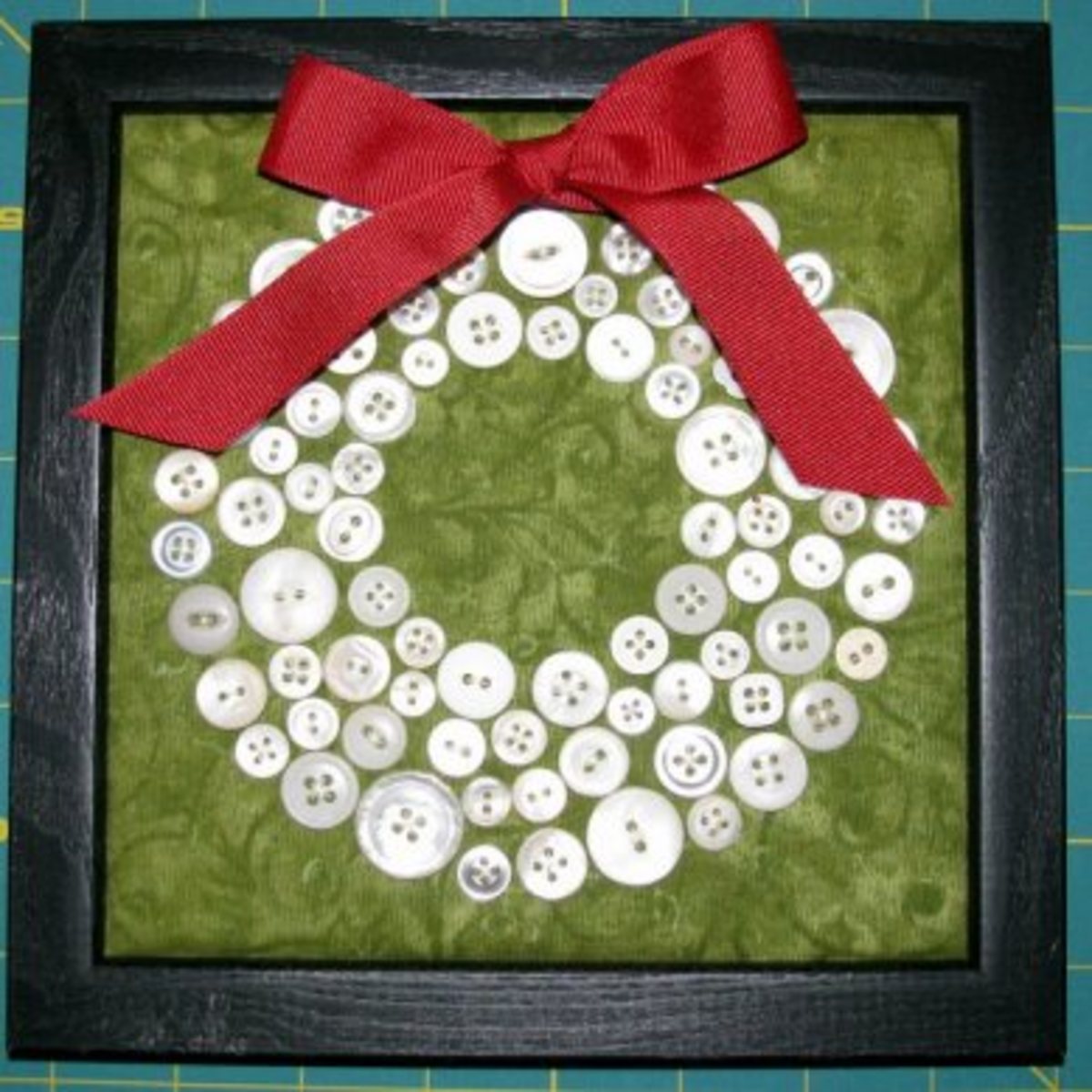 Easy Button Christmas Crafts 11 Button Wreath Craft Holiday Decorations HubPages