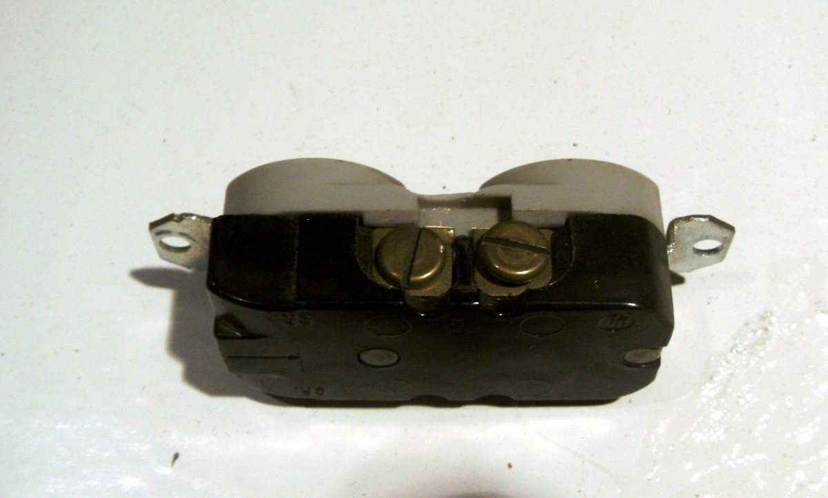 An Electrician Explains How to Wire a Switched (HalfHot) Outlet