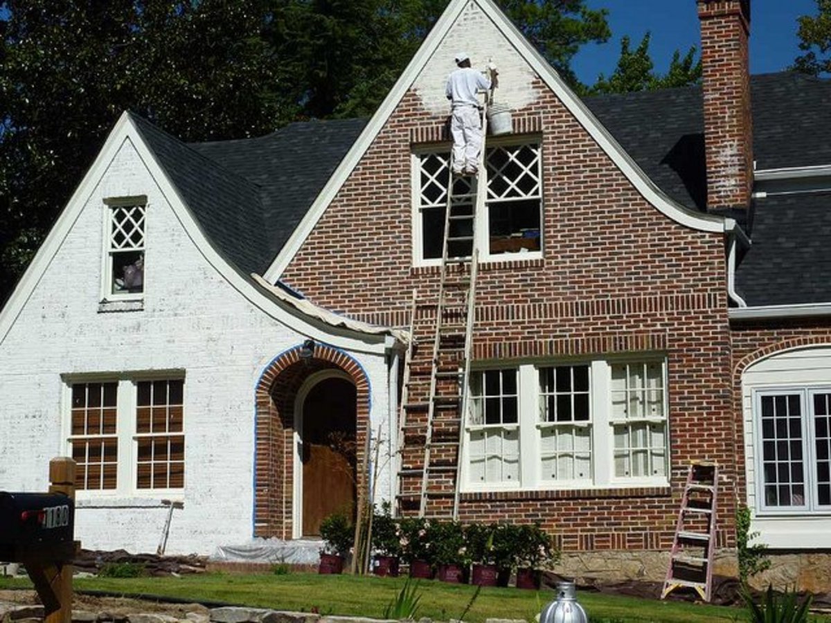 What color should you paint the trim on your tan or blonde brick ranch