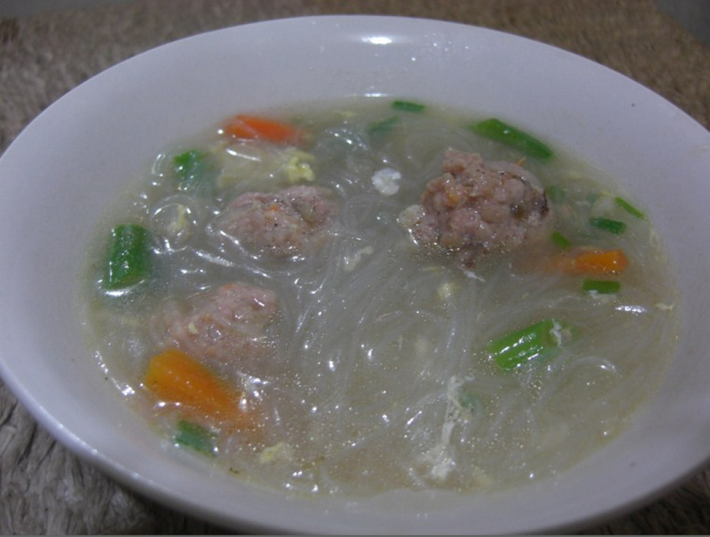 Chinese Vermicelli and Meatballs Soup