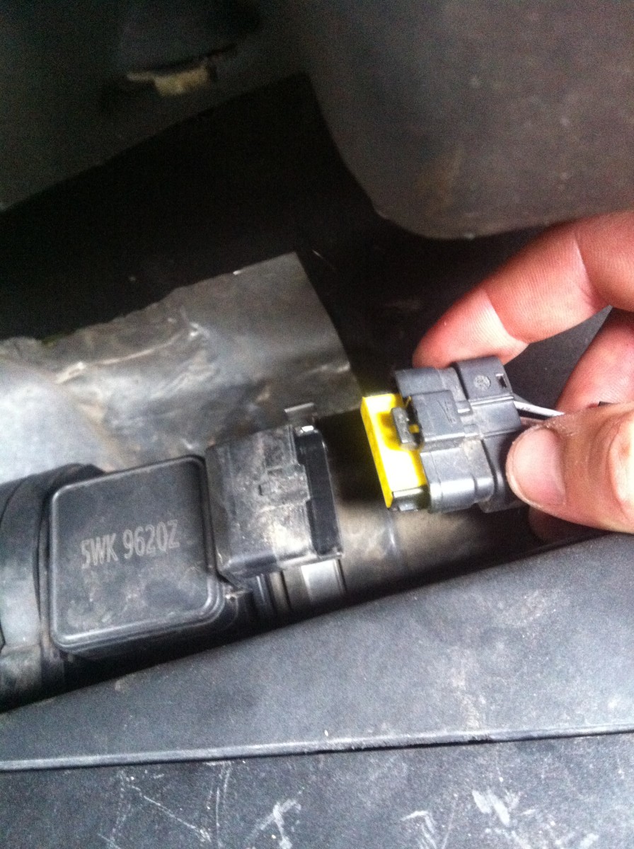 How to Clean / Change MAF Sensor on Trafic, Vivaro