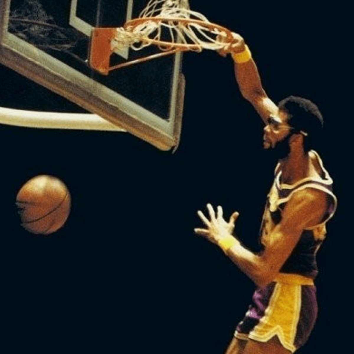 Top 10 Best Basketball Players of All Time HowTheyPlay