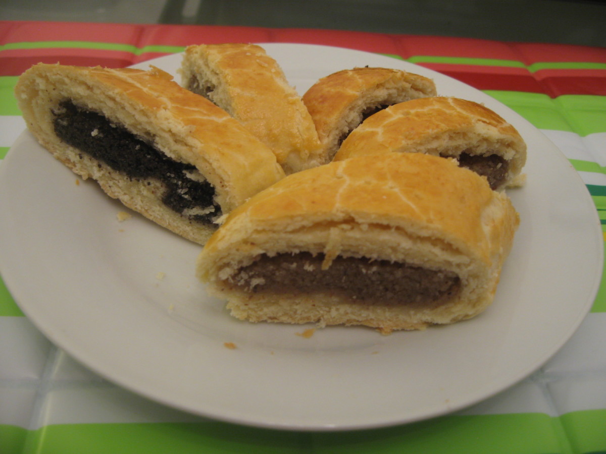 How to Make a Hungarian Christmas Cake Poppy Seed or Walnut Roll