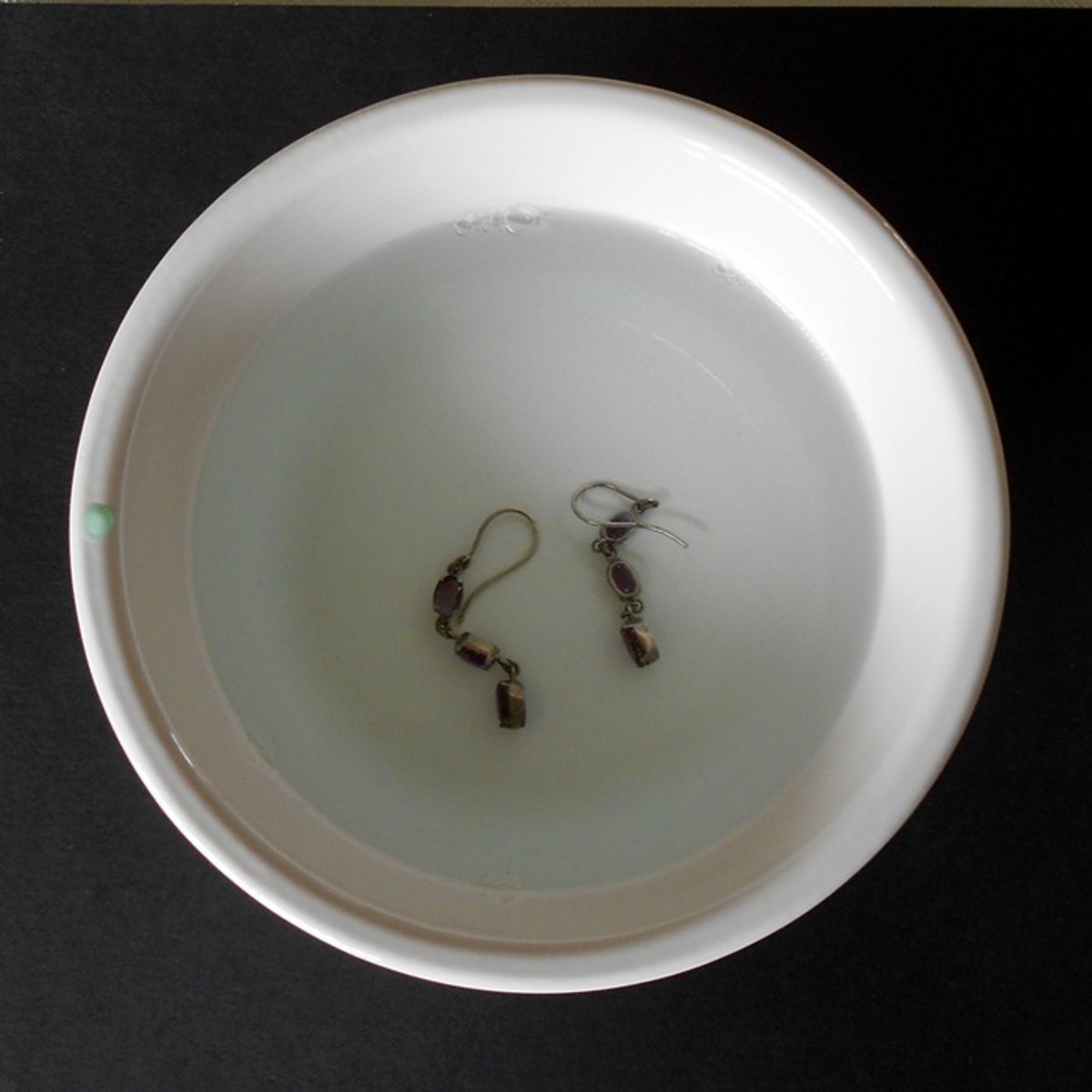 How to Clean Earrings Bellatory