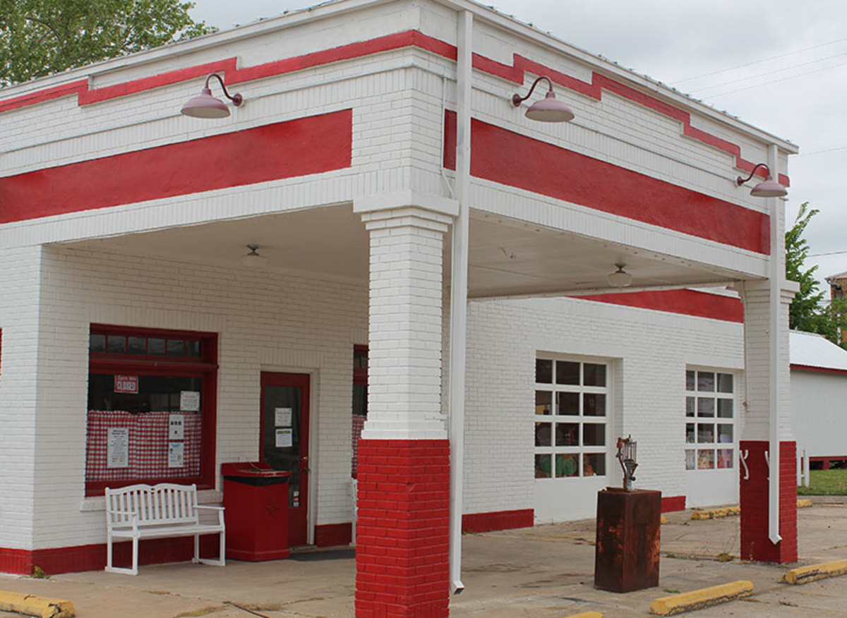 Vintage Gas Stations Full service gas stations of the nostalgic past