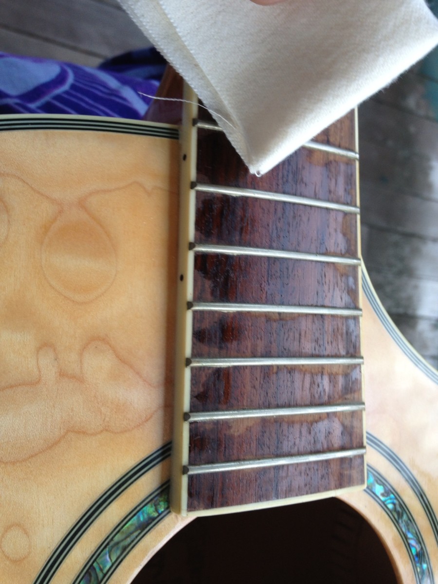 How to Clean and Polish an Acoustic Guitar Spinditty
