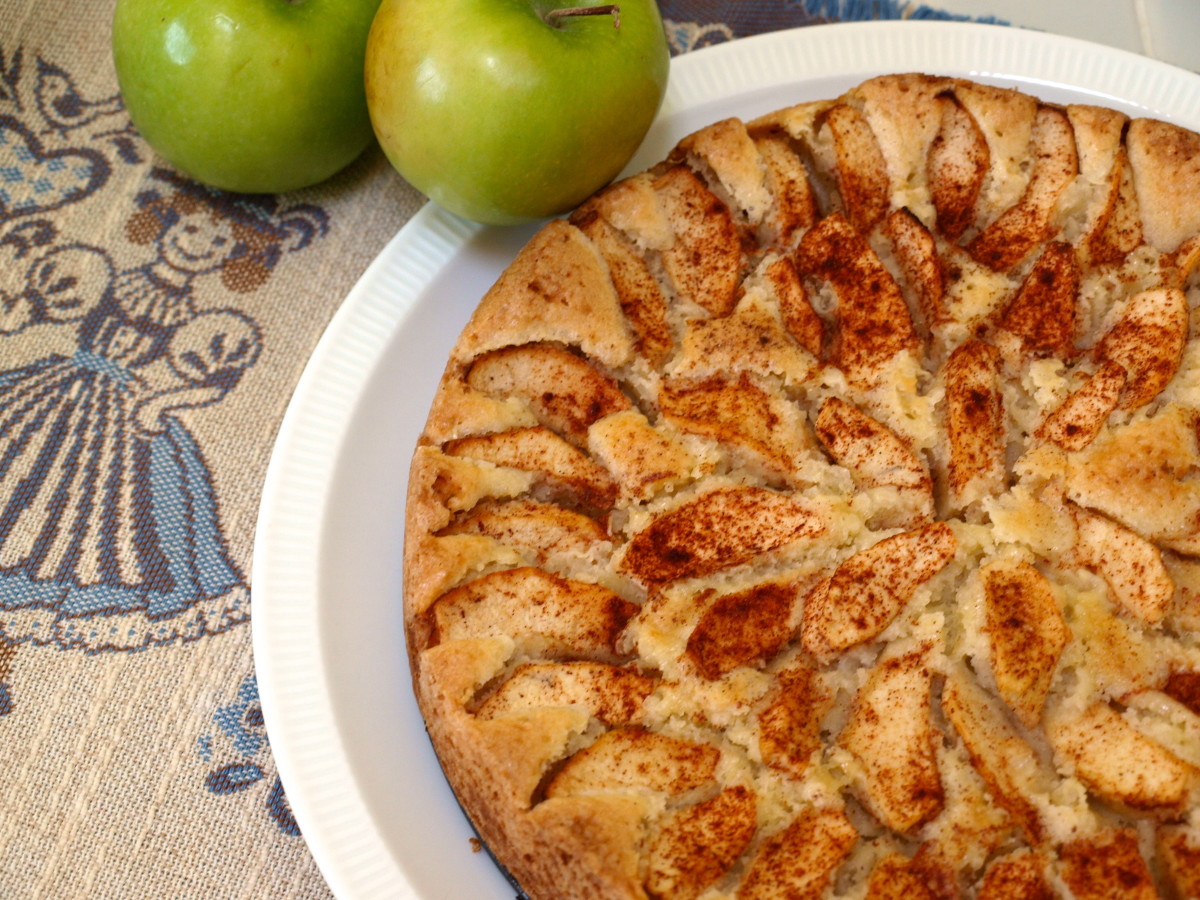 German Apple Cake Recipe Delishably