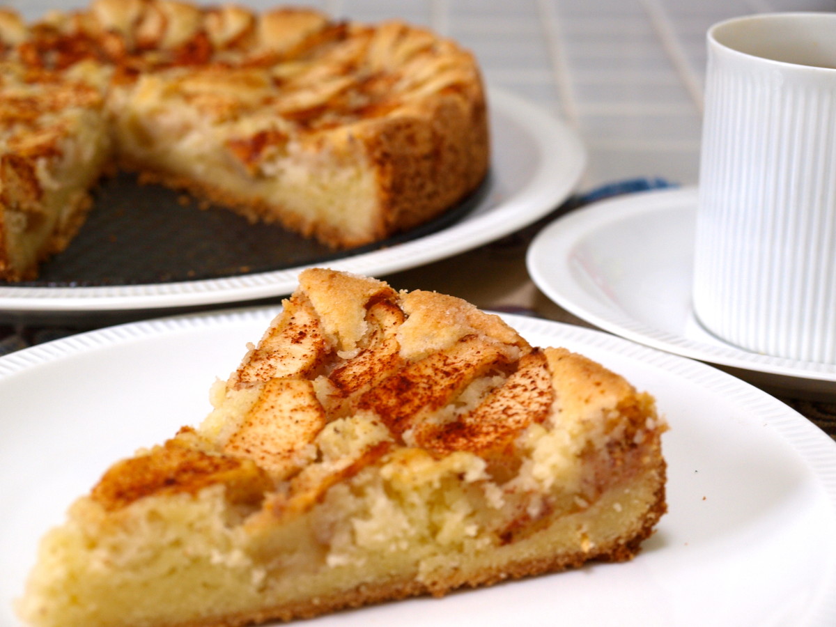 German Apple Cake Recipe Delishably