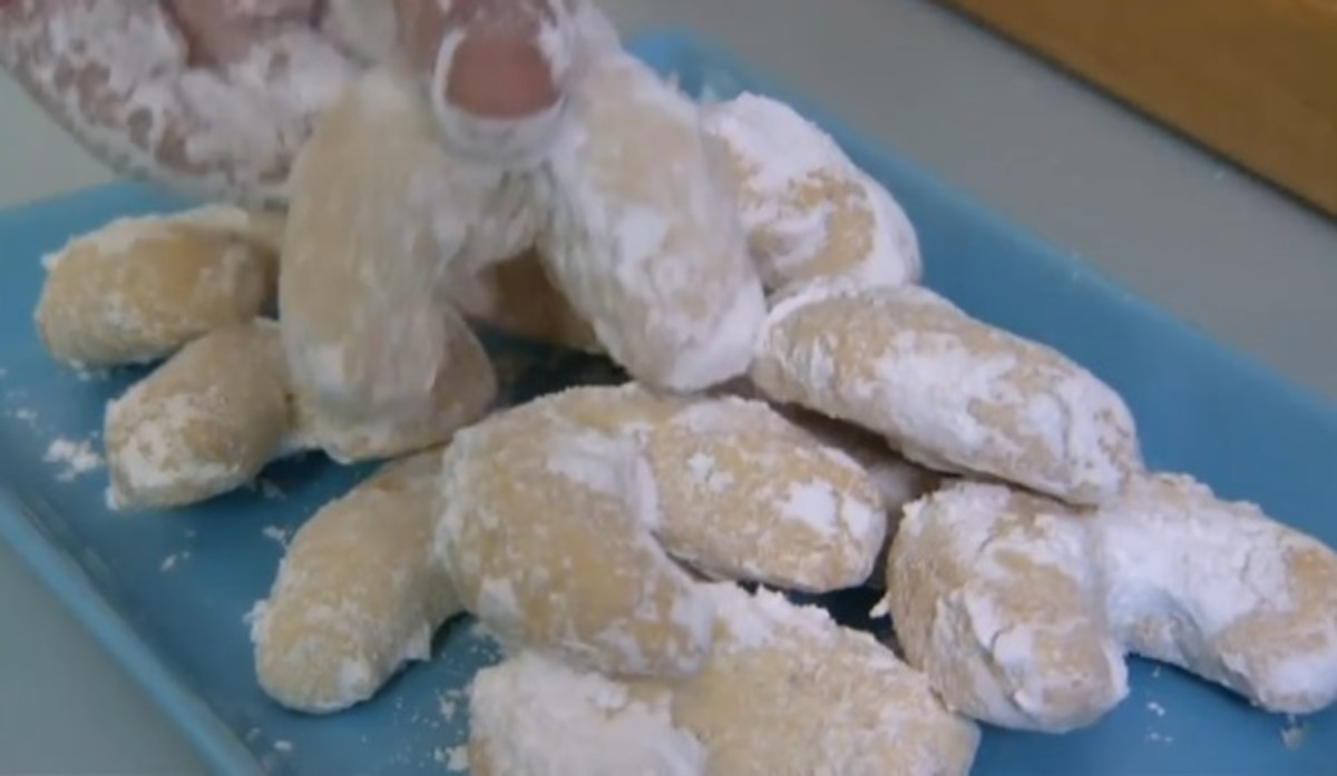 How to make Authentic Greek Easter Biscuits (Koulourakia