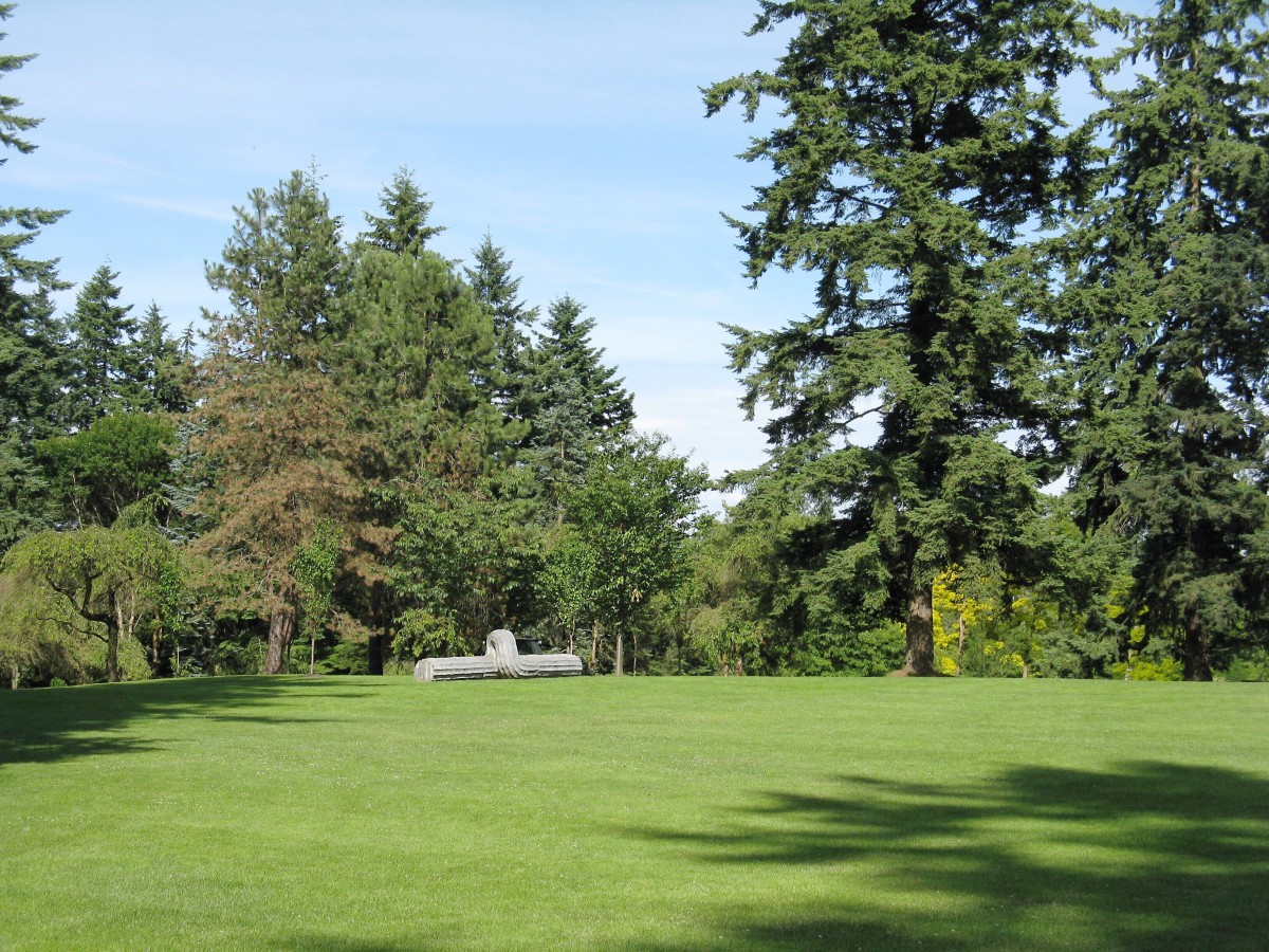 Exploring the Beautiful VanDusen Botanical Garden in Vancouver