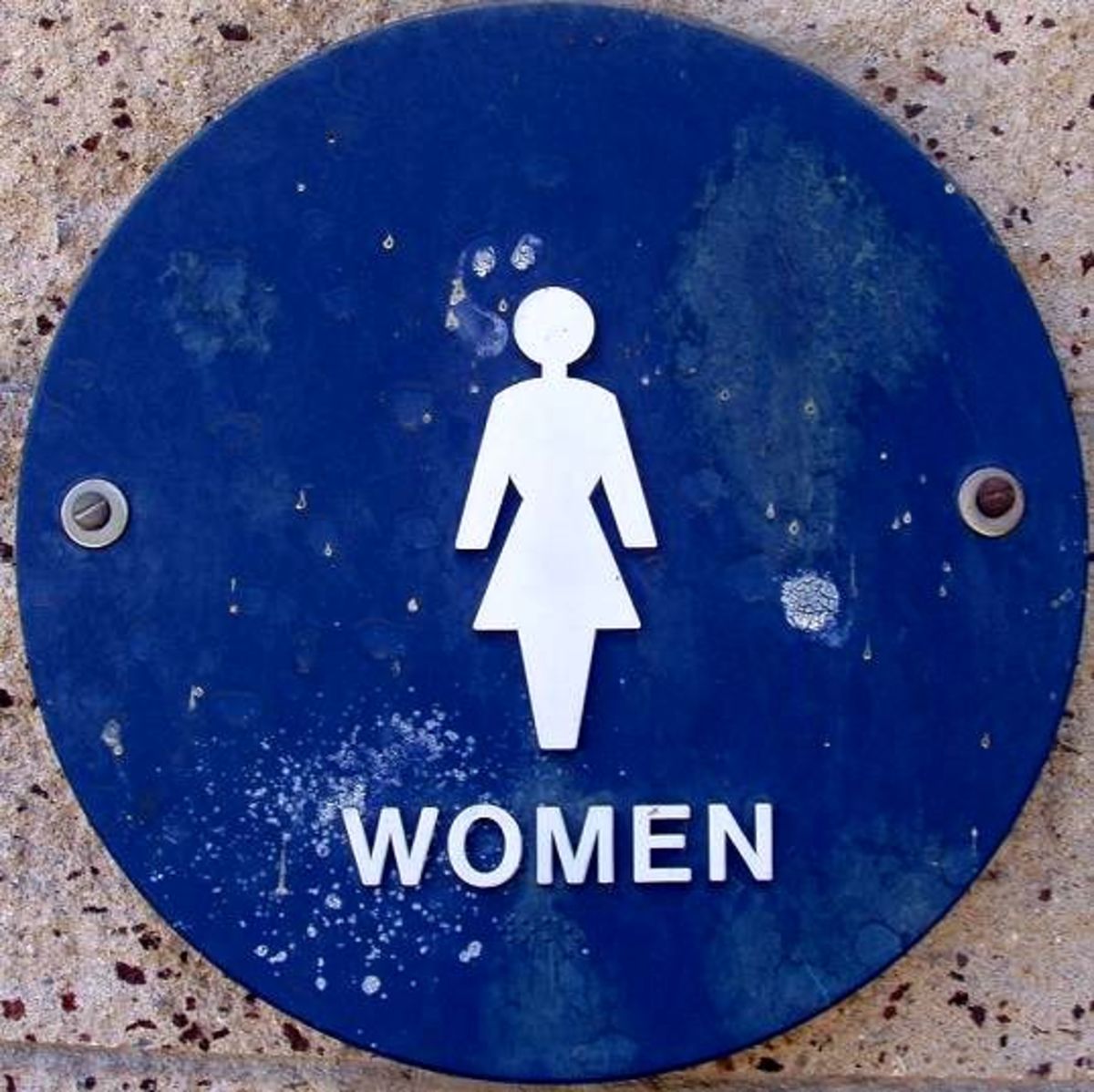 Top 10 Things To Avoid While Peeing in Public