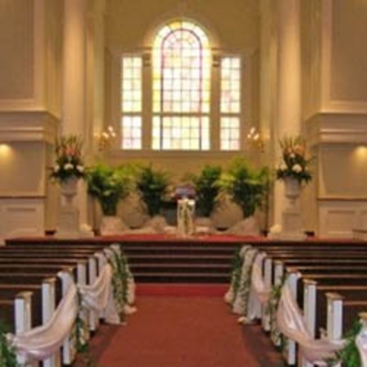 9 Professional Florist Tips to Keep Wedding Flower Costs Down without