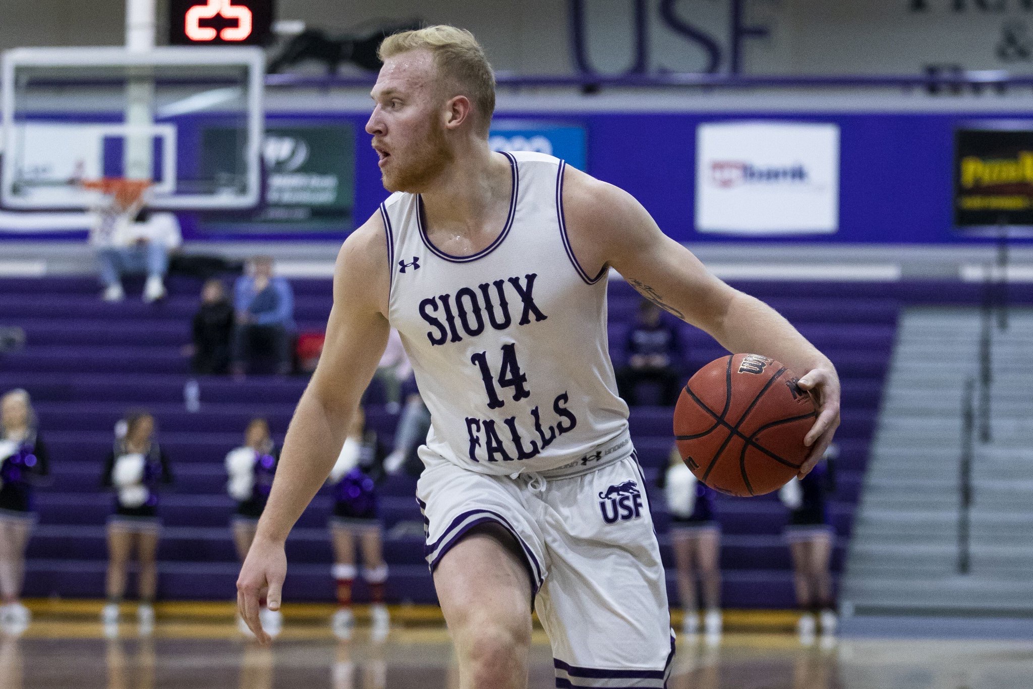 USF Basketball Prepares for Augie The Vessel