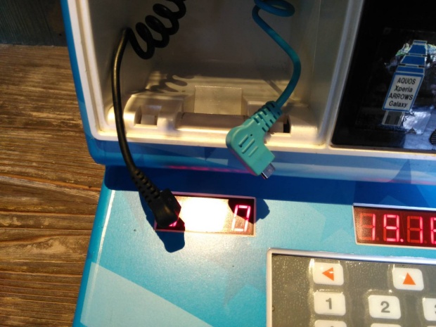 【USJ充電場所まとめ】充電器の設置場所、使い方、料金等を写真付きで紹介 USJハック