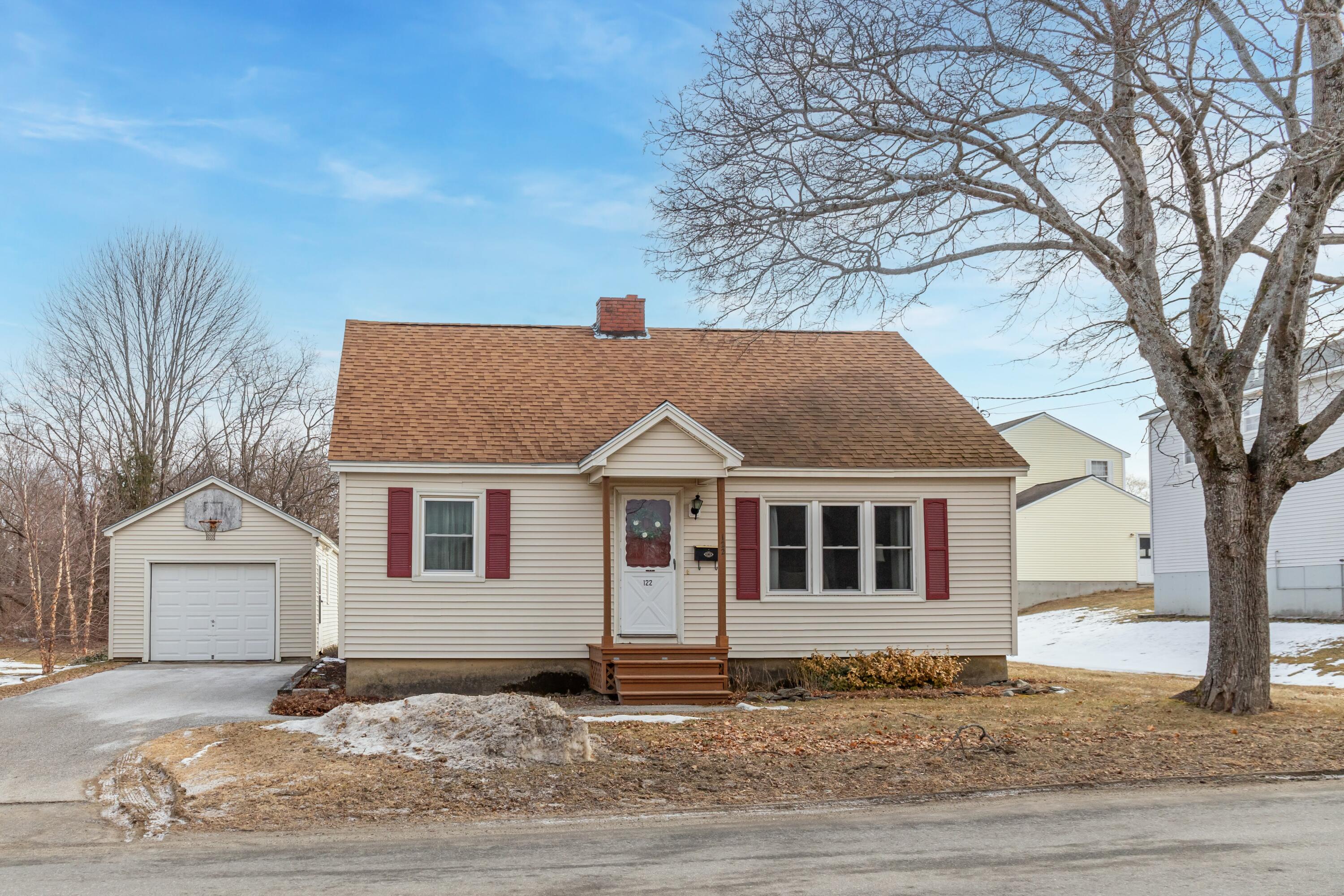 Real Estate Listings for Manon de Carlo Realty of Maine, Bangor, ME