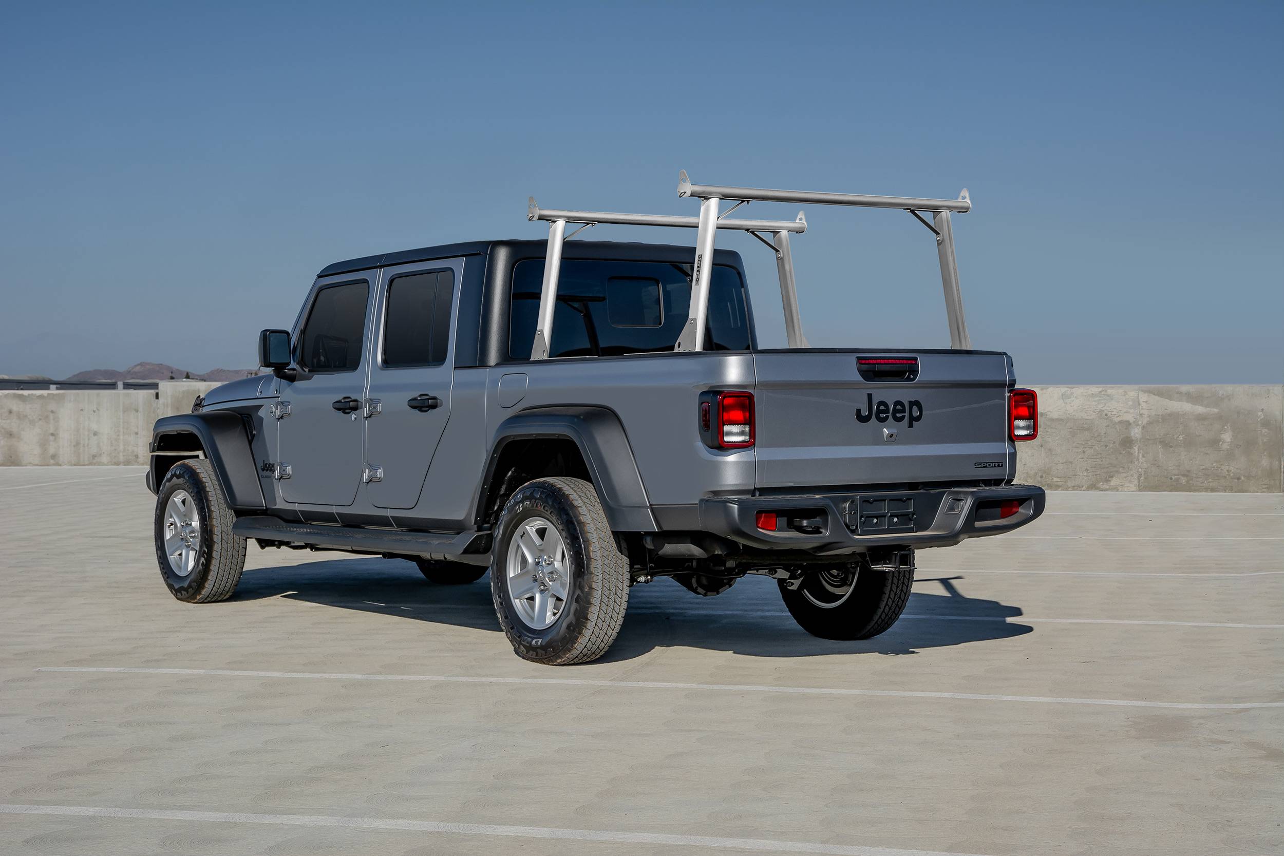 20202021 Jeep Gladiator Clipper Truck Rack, Fleetside, Track System