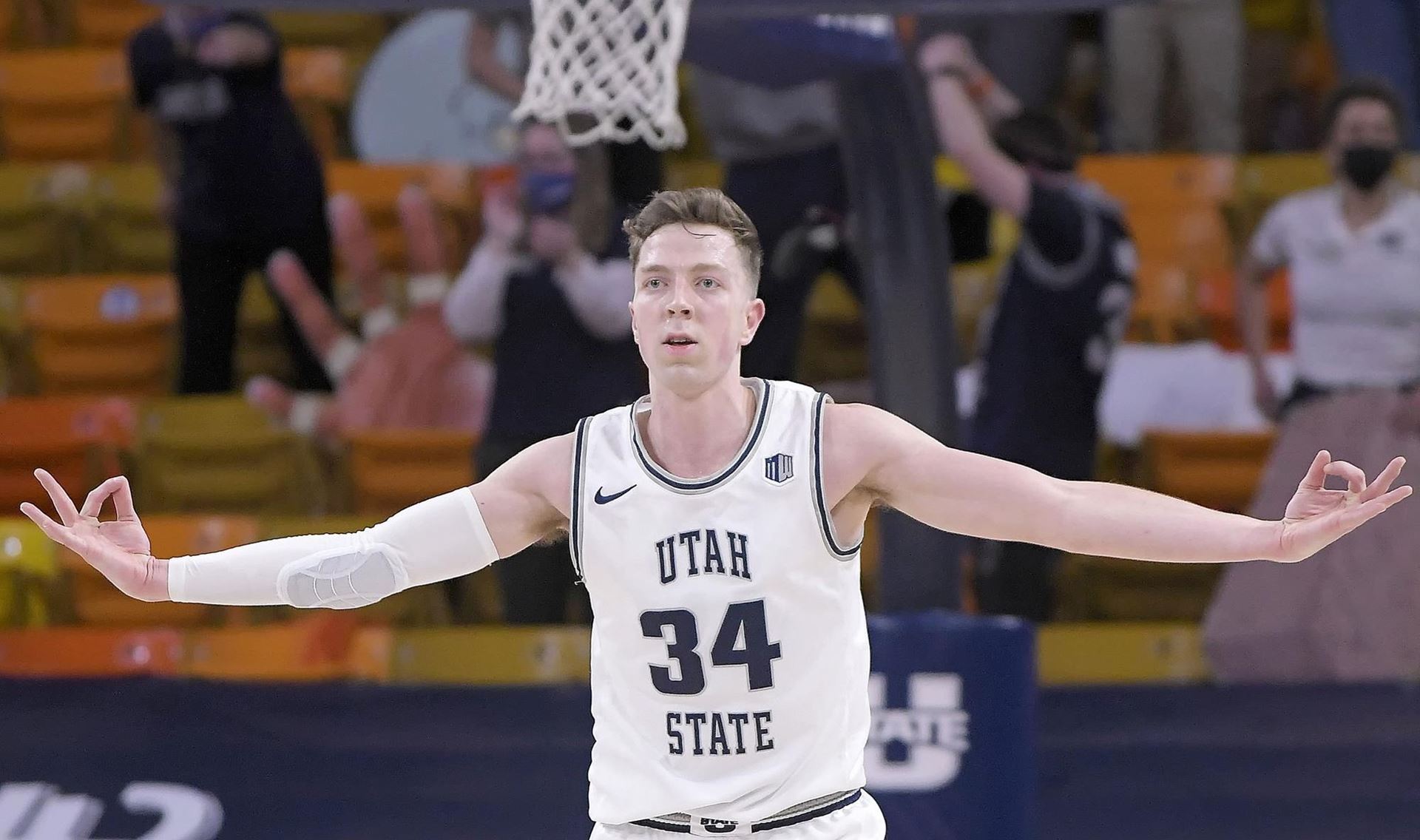 USU men's hoops holds on to 7572 win over Nevada The Utah Statesman