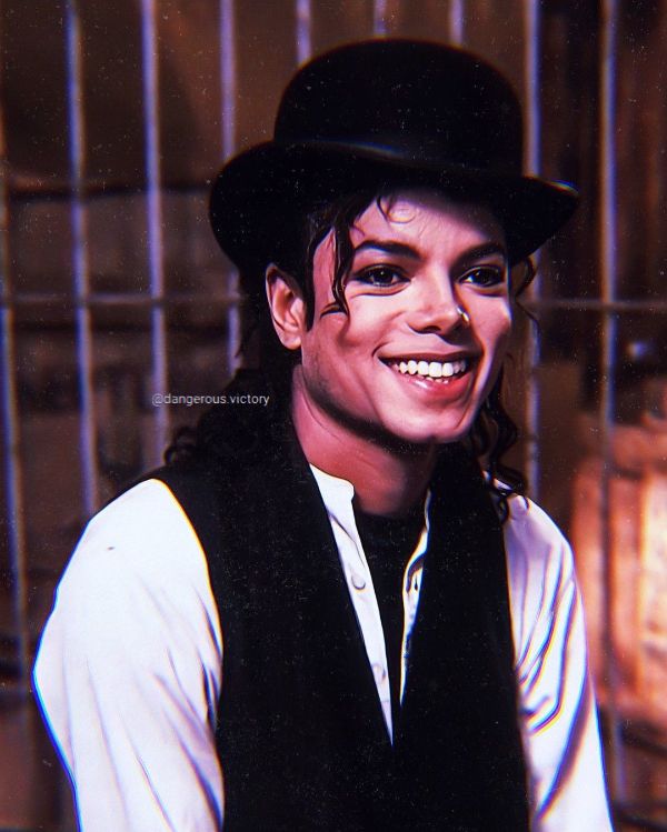 11 Photos of Michael Jackson Prove that He had Most Beautiful Smile