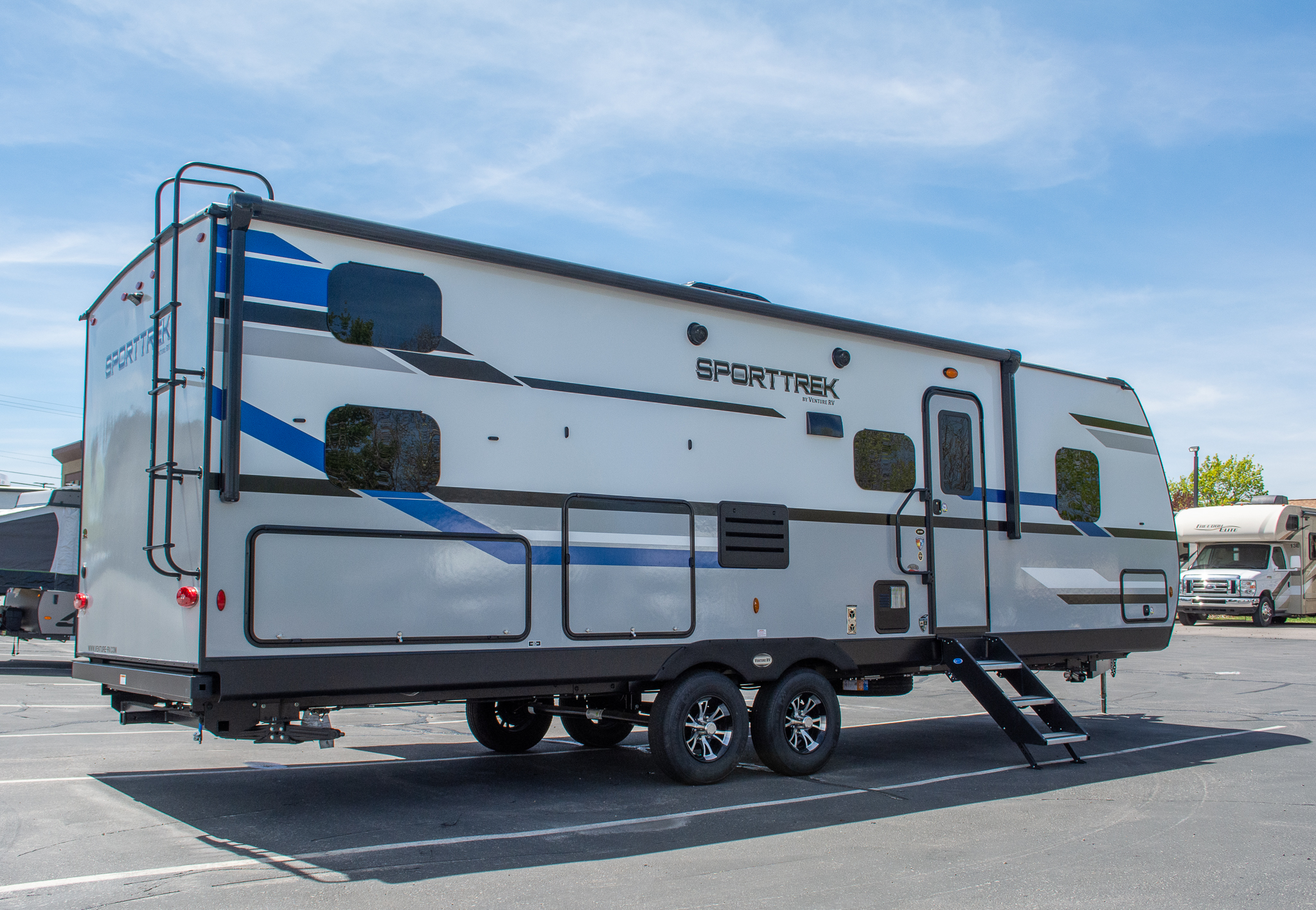 SportTrek (ST281VBH) 32' Travel Trailer Utah RV Rentals