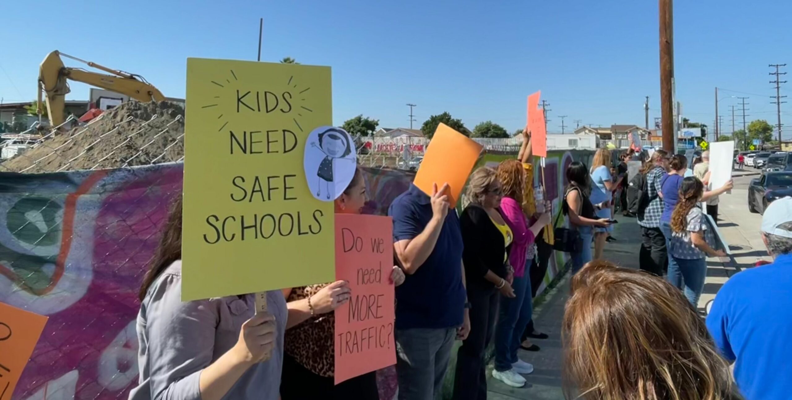 Walnut Park Rallies Against Negligent Charter Construction UTLA