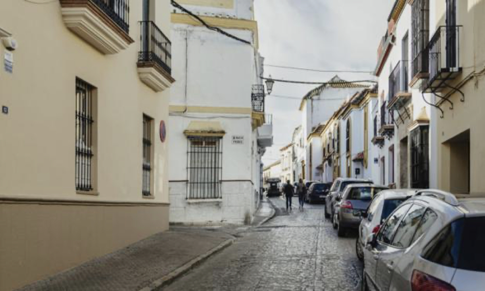LA REURBANIZACIÓN DE LA CALLE SAN FERNANDO LA CONVERTIRÁ EN UNA VÍA DE PLATAFORMA ÚNICA Utrera