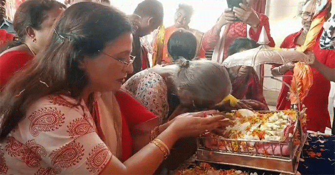 Burnpur | বার্নপুরে এল চৈতন্য মহাপ্রভুর পাদুকা, বিশেষ পুজোর আয়োজন ঘিরে ভক্তদের মধ্যে উৎসাহ