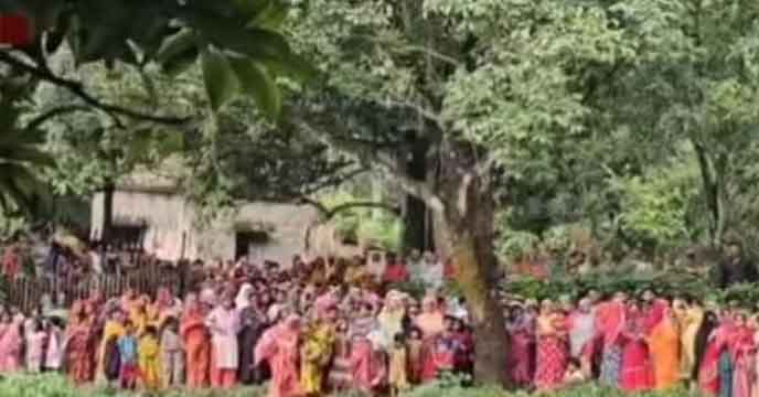 Raghunathganj |আত্মহত্যা নাকি খুন! রহস্য উন্মোচনে কবর থেকে দেহ তুলে এইমসে ময়নাতদন্তের নির্দেশ হাইকোর্টের   