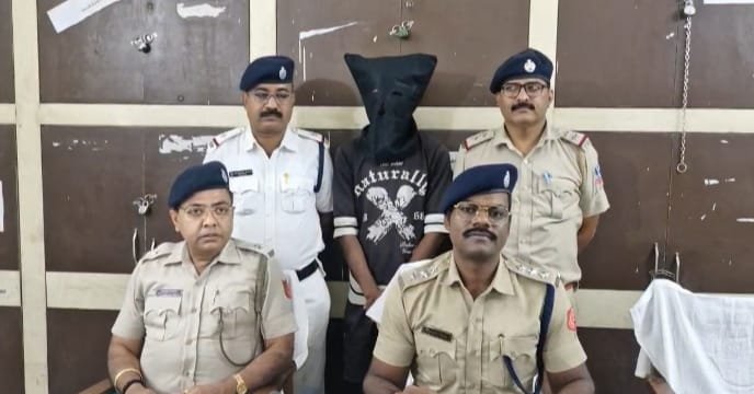 Asansol | আসানসোলের জঙ্গল থেকে দেহ উদ্ধারের ঘটনার কিনারা! স্কুল ছাত্রী প্রেমিকাকে খুনের দায়ে ধৃত যুবক