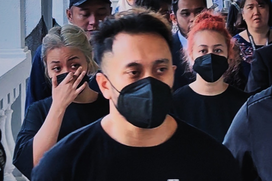 Rakam, jual video seks: Gigolo ‘daddy ash’ bersama 2 kekasih didakwa