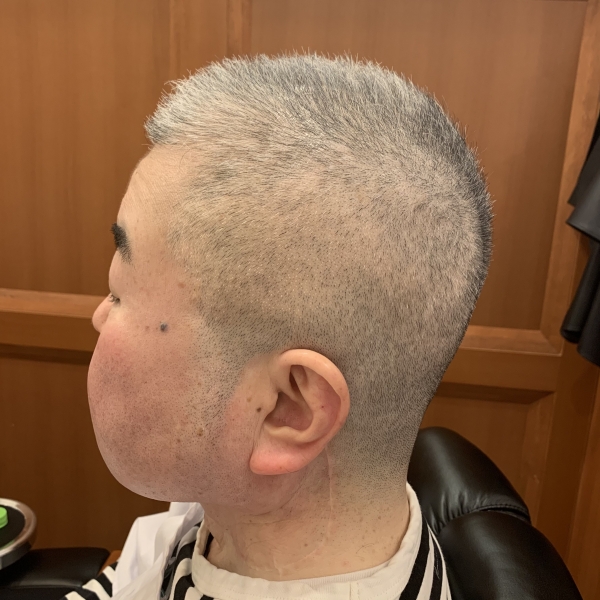 シルバーボウズ風ベリーショート｜ヘアカタログ｜Y's BARBER GINZA LOUNGE ‐ 銀座の高級理容室・床屋[ワイズバーバー]