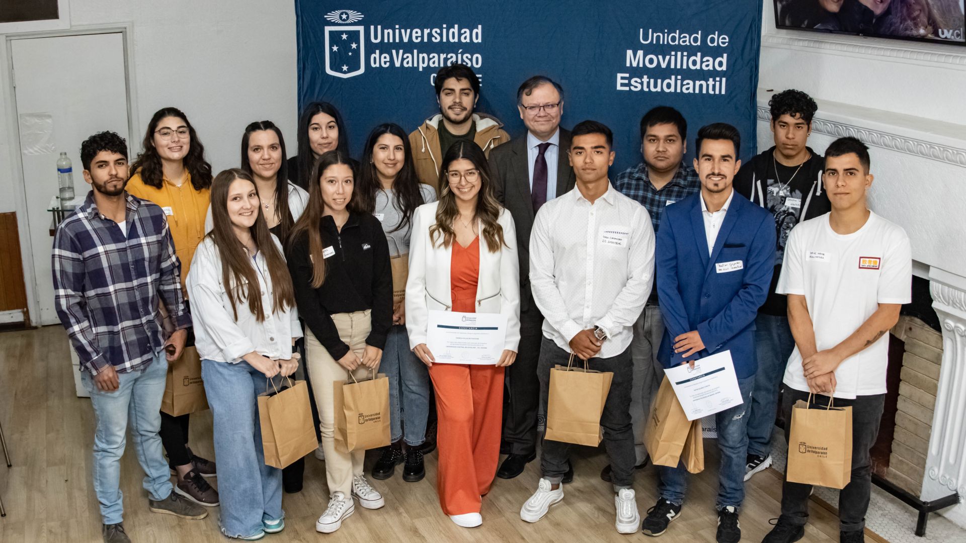 Universidad de Valparaíso Embajadores UV treinta estudiantes se van