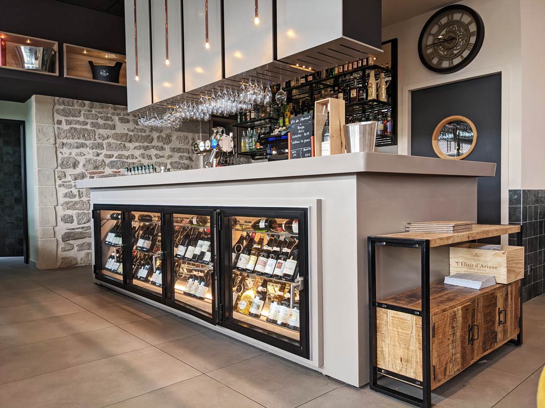 Comptoir de bar en Solid Surface avec cave intégrée Bar Restaurant