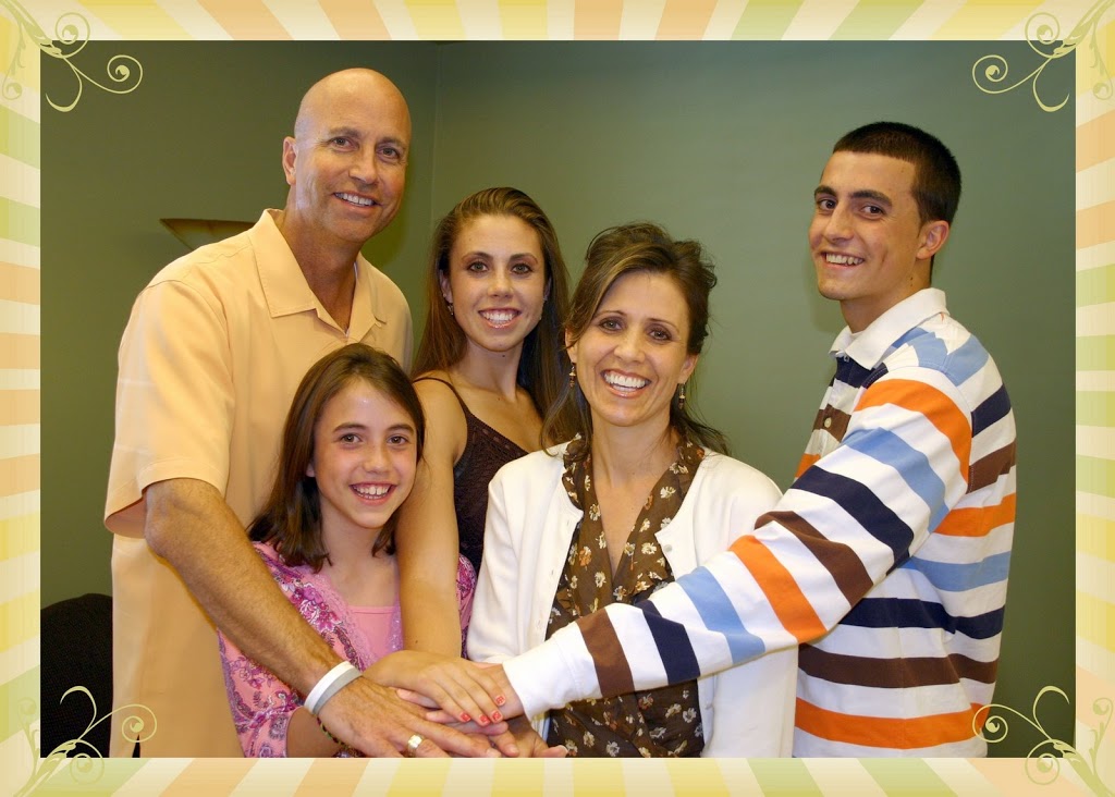 Family Christmas Photo Lift Up Jesus