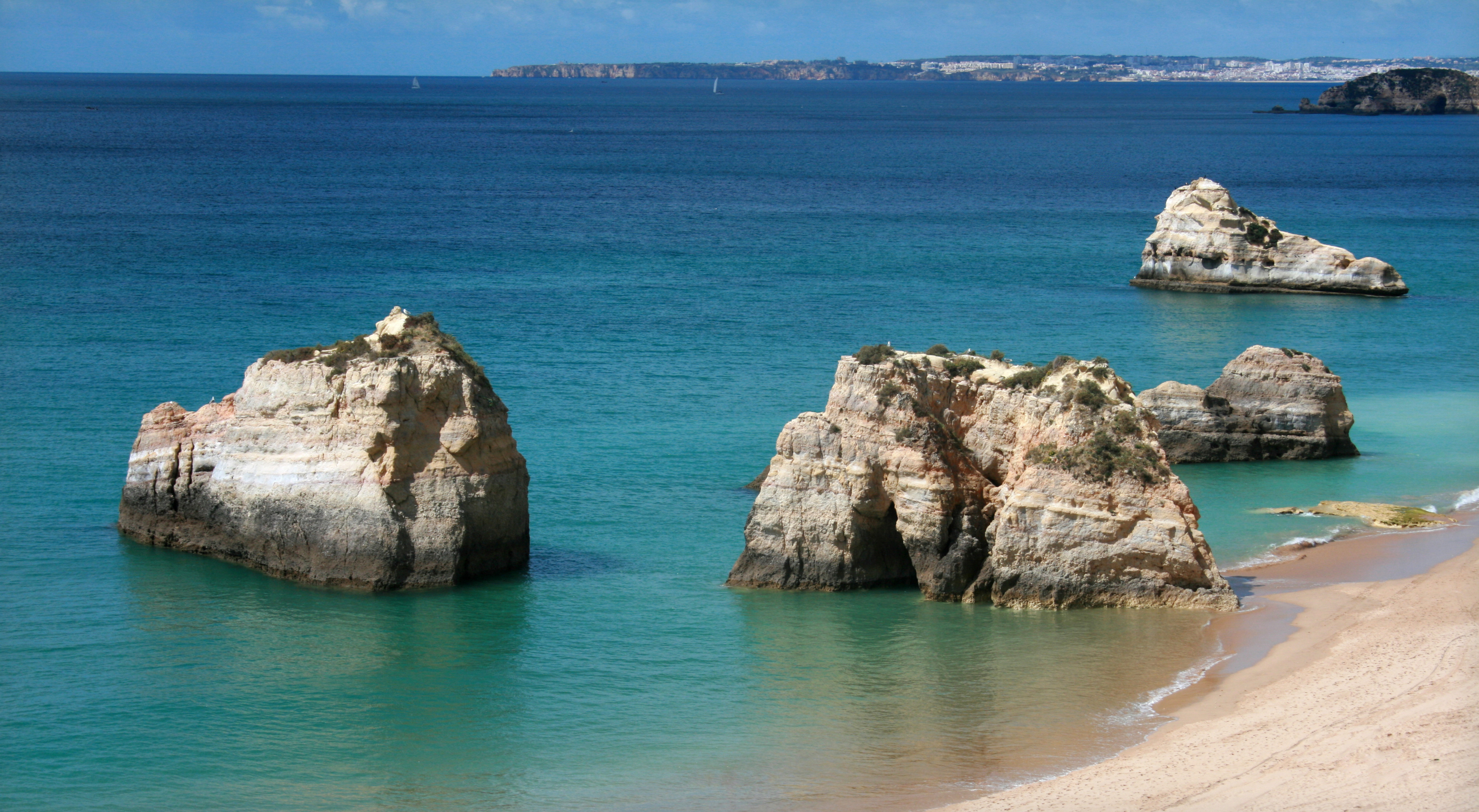 Cheap flights from London to Faro Netflights