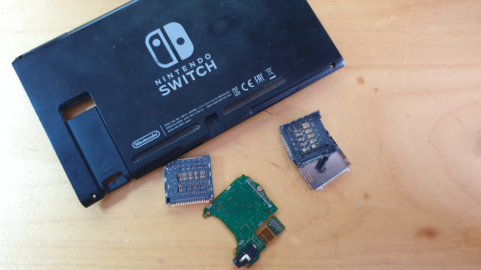 Nintendo Switch game card reader replacement. V3REPAIRS