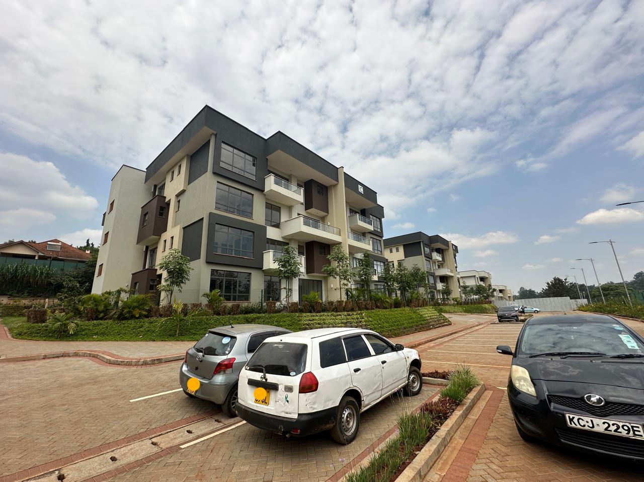 4 Bedroom Duplexes, Pet friendly with Garden to rent near Two Rivers