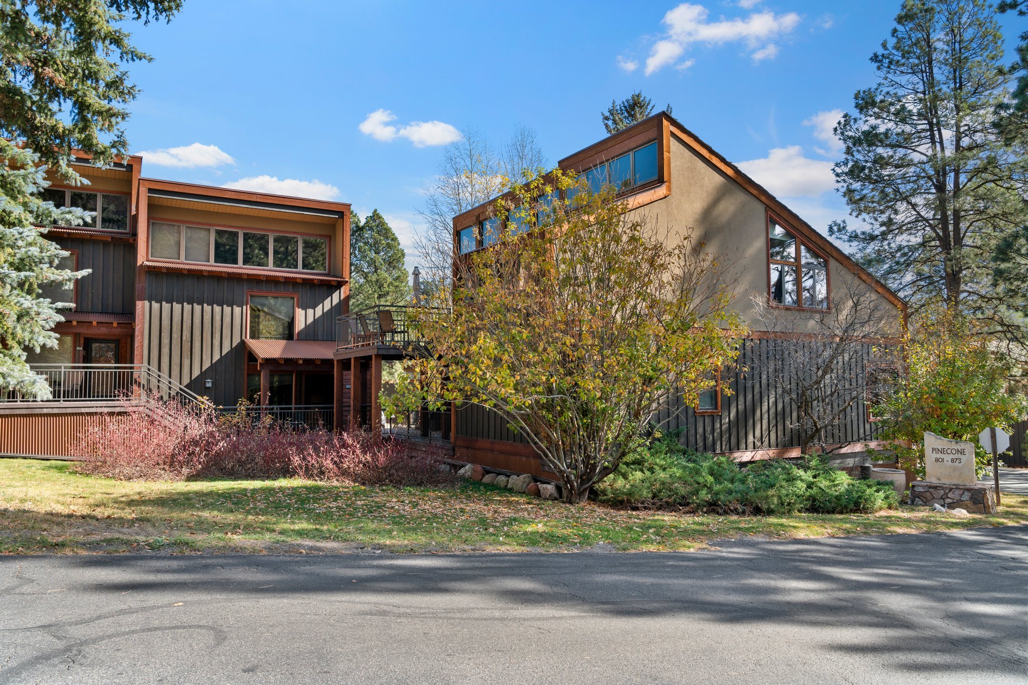 Vacation Homes for Rent in Durango Colorado with EV Car Chargers