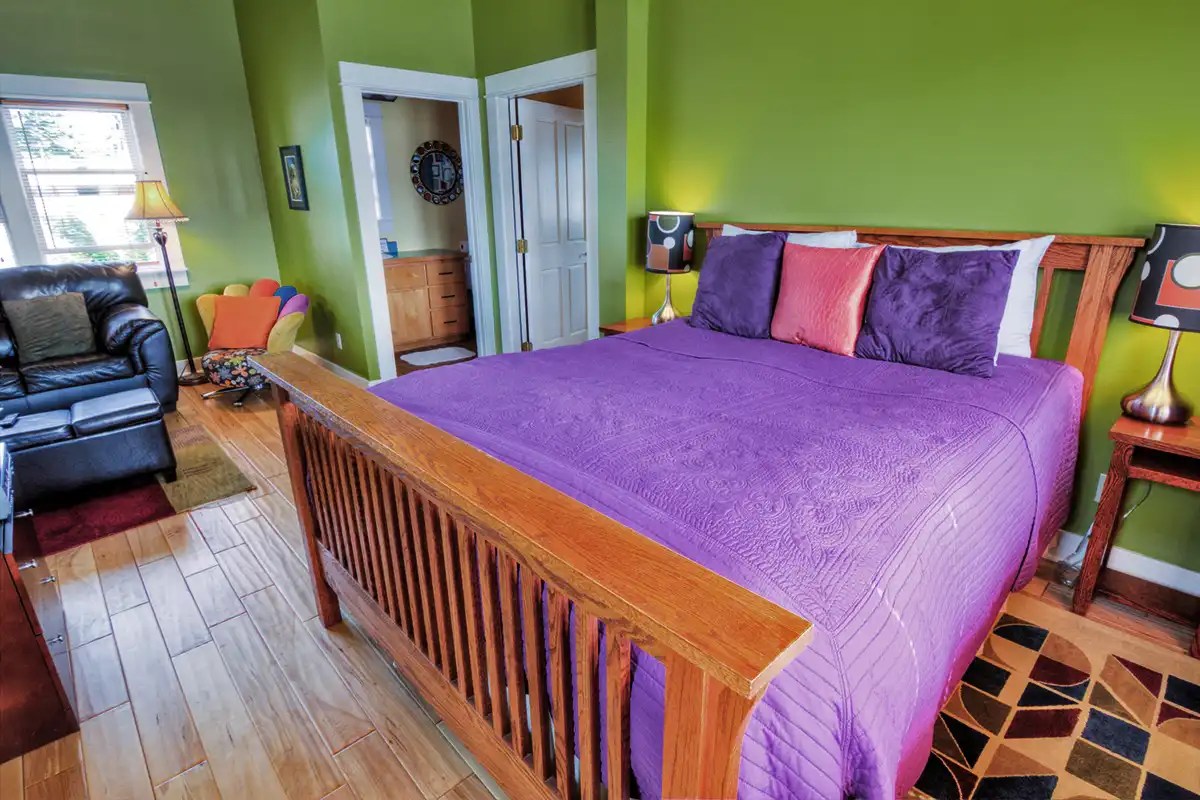 San Juan Island Vacation Home, 5 Star Rated, Walk From Ferry