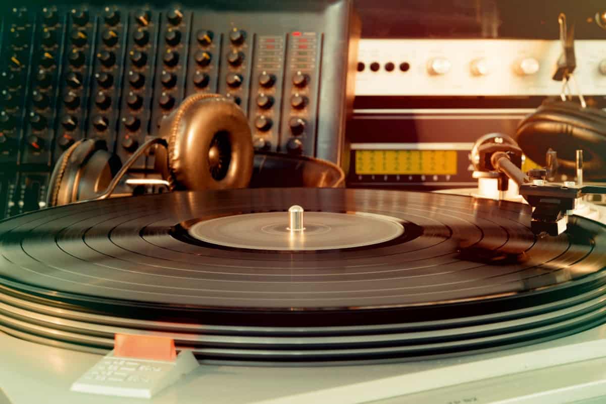 Vintage Turntables Vs Modern Which Sounds Better?