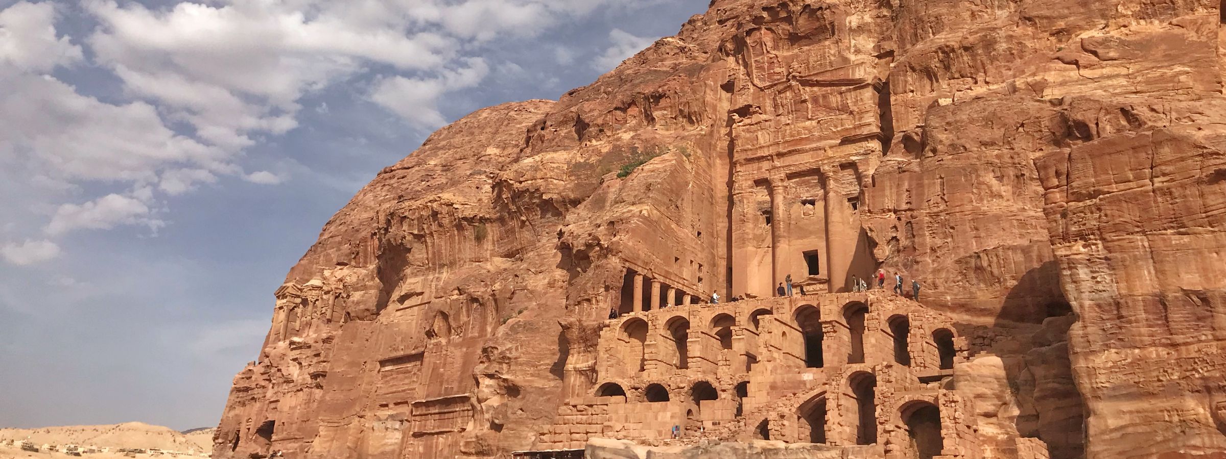 Two days tale of Petra in Jordan along 30km hiking trail. Vacaywork