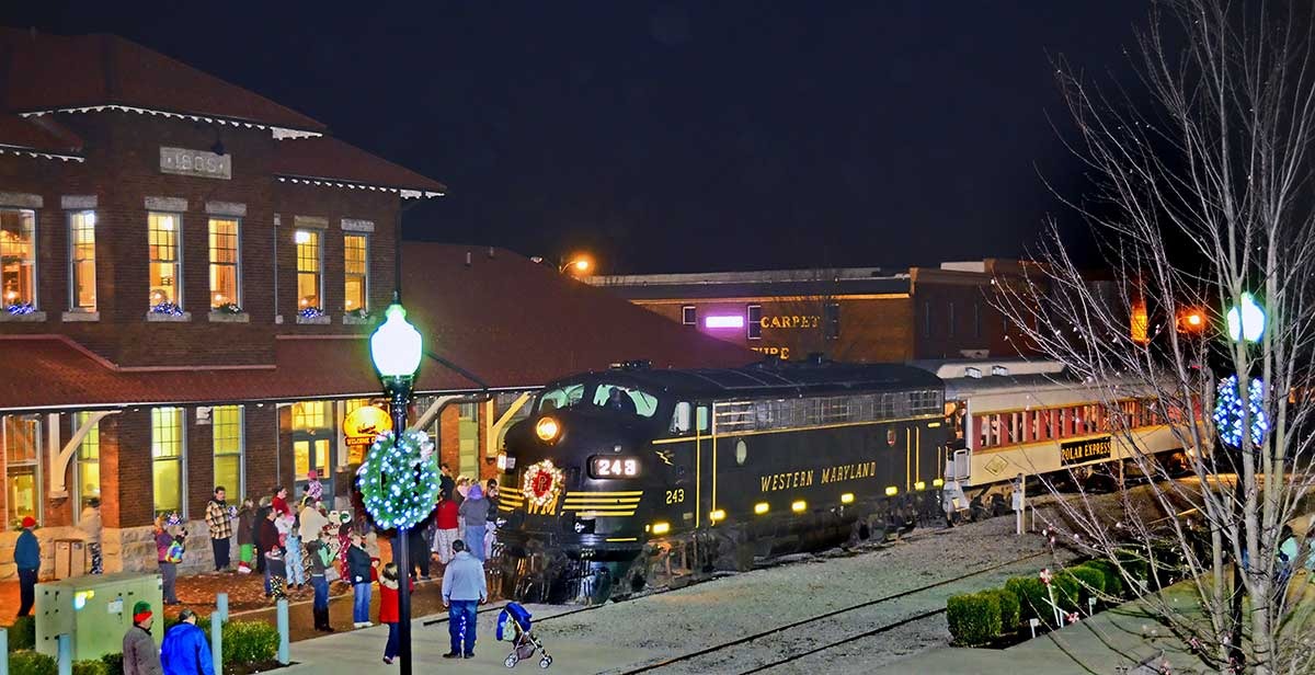 Take a Magical Trip on These Holiday Train Rides Vagabond Summer