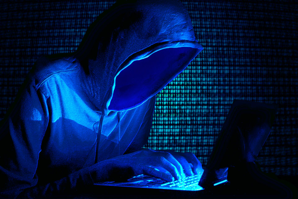 Stealth computer virus A complex virus that can hide itself