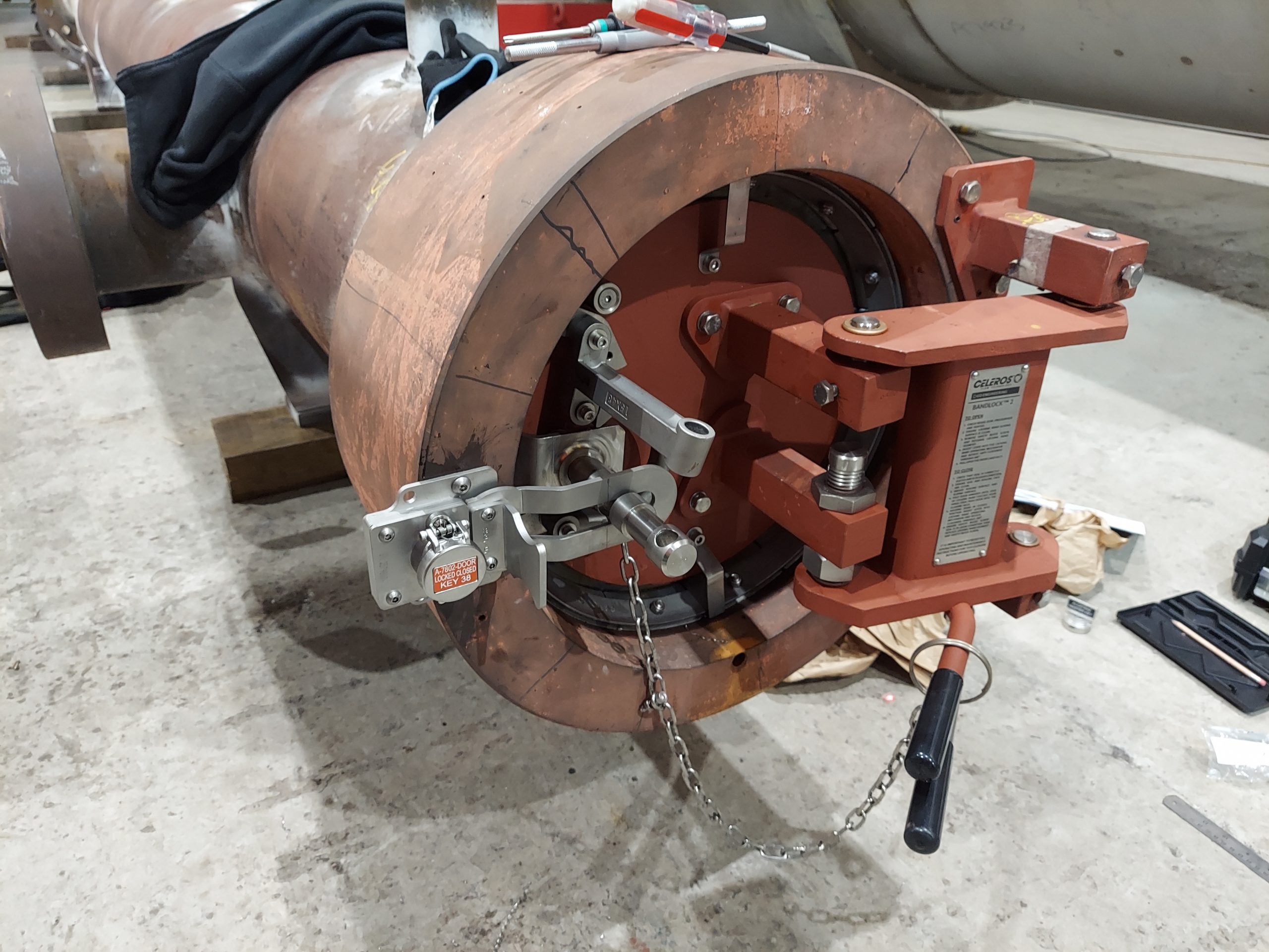 How do you fit an interlock to a pig launcher door? Valtorx